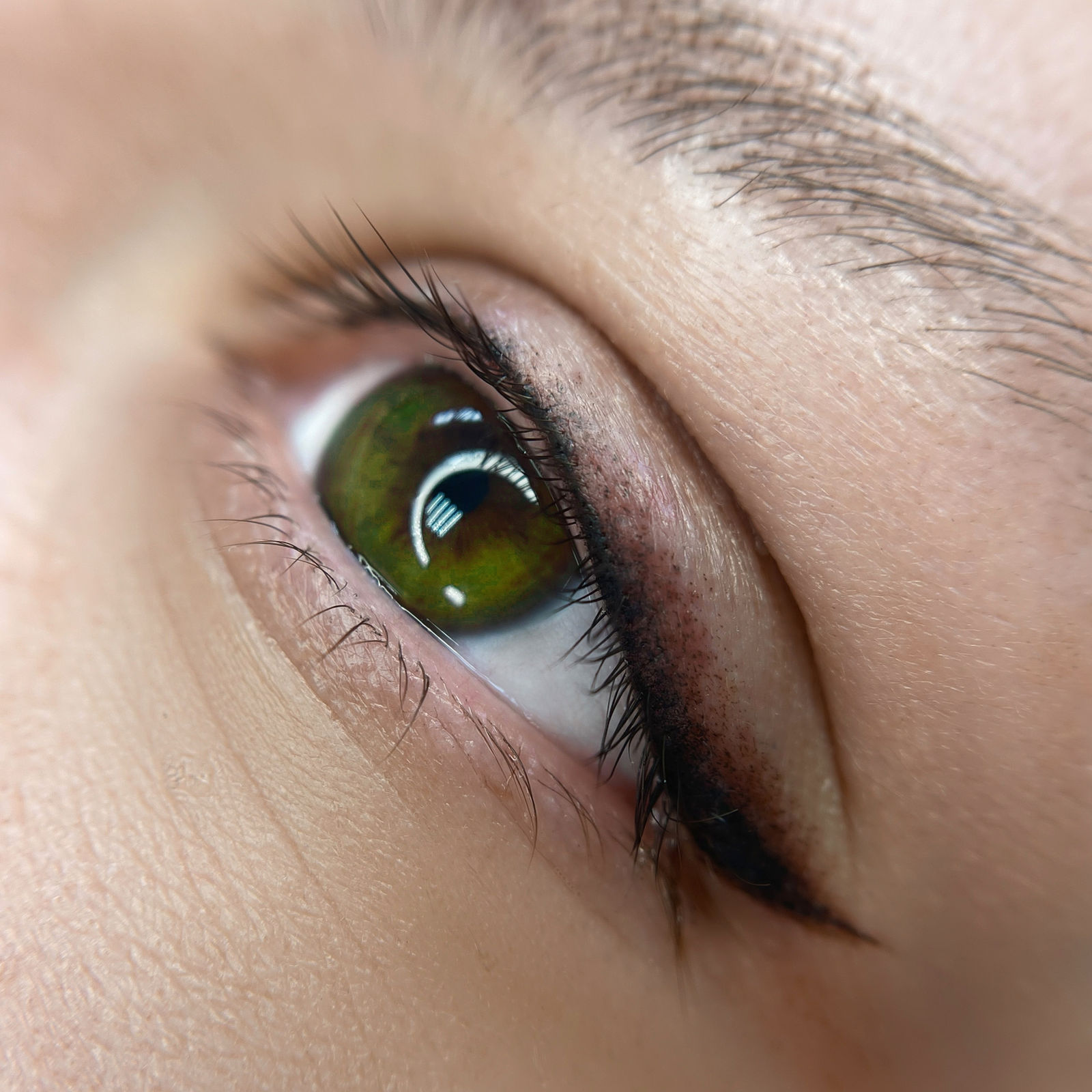 Permanent Eyeliner für eine filigrane Betonung der Augen
